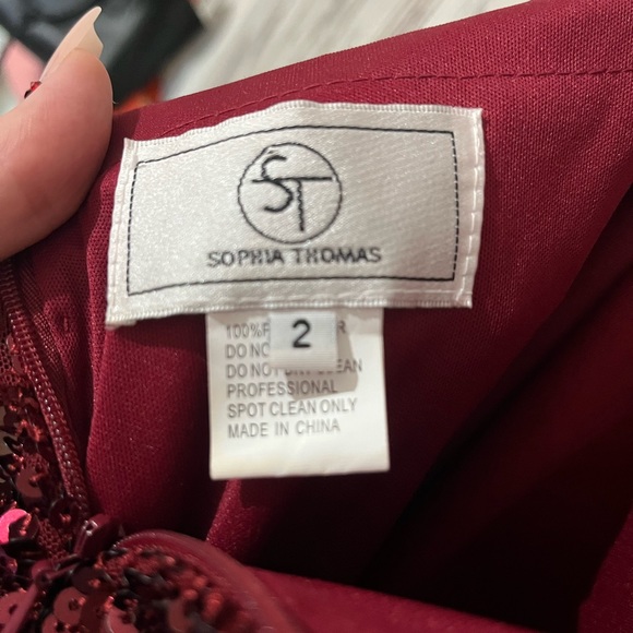 Prom Dress Burgundy Size 2 Sophia Thomas - Picture 6 of 7